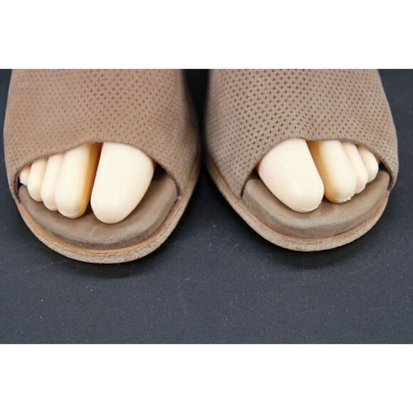 Gentle Souls by Kenneth Cole Women's Shiloh Ankle Bootie, Mushroom, 6 M US - Picture 5 of 10